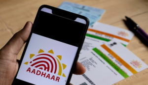 आधार कार्ड में मोबाइल नंबर कैसे अपडेट करें? Aadhar में Number Update करने के तीन आसान तरीके